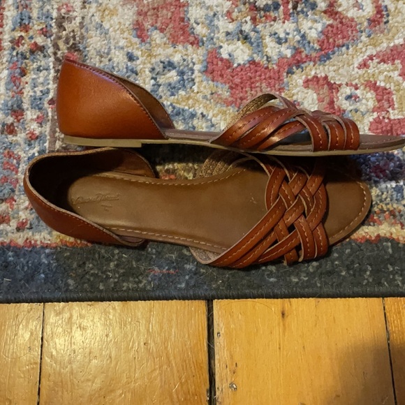 Universal Thread Flats - Picture 3 of 4